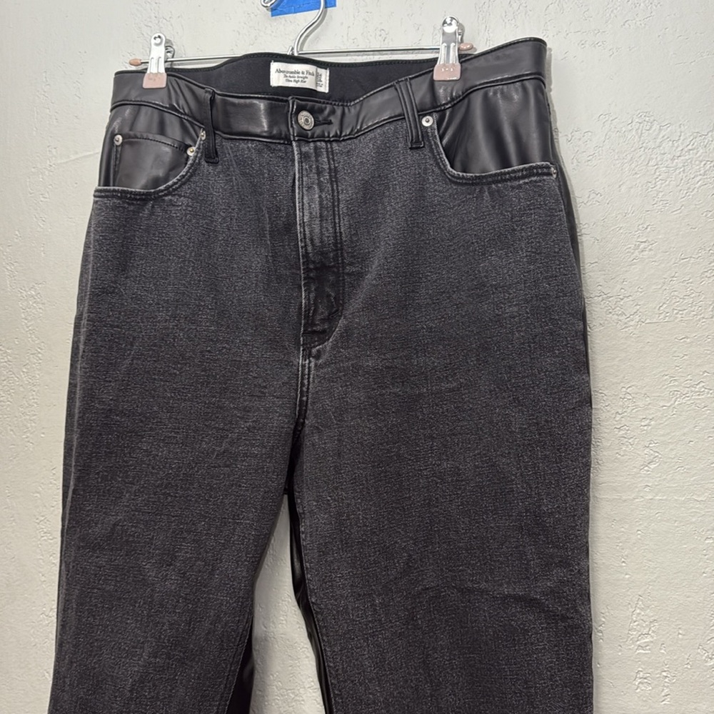 ABERCROMBIE & FITCH The Ankle Straight Ultra High Rise" Mixed Fabric jean - Picture 4 of 11
